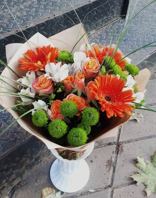 Букет цветов из: Герберы, Хризантемы, Альстромерии и Розы в Сусанино