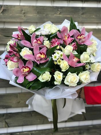 Букет цветов из: Розы и Хризантемы в Сусанино