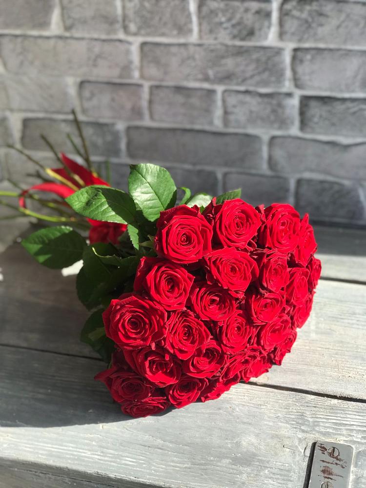 Букет Красные розы Фридом в Сусанино