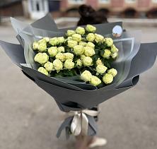 Букет Белые кустовые розы Солинеро в Сусанино