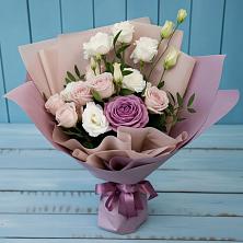 Букет цветов из:  Розы и Лизиантусы в Сусанино