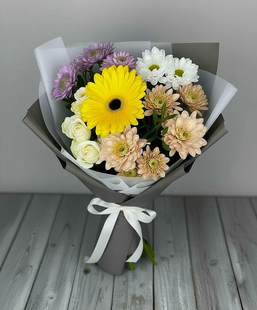 Букет цветов из: Розы, Герберы и Хризантемы в Сусанино