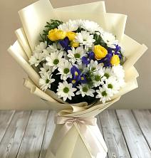 Букет цветов из:  Ирисы, Хризантемы и Розы в Сусанино