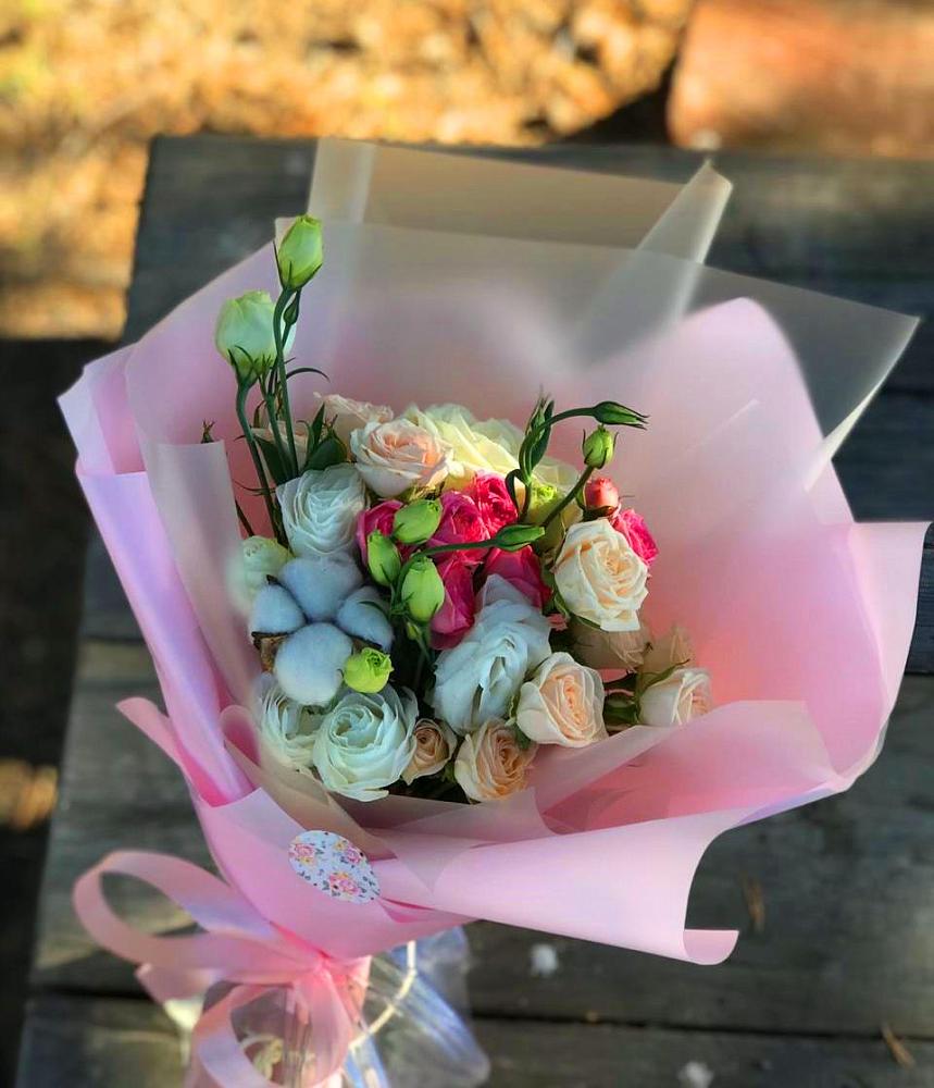 Букет цветов из: Розы и Лизиантусы в Сусанино