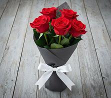 Букет 5 Красных роз Эдлесс Лав в Сусанино