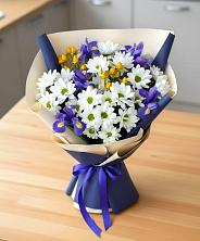 Букет цветов из:  Розы, Ирисы и Хризантемы в Сусанино