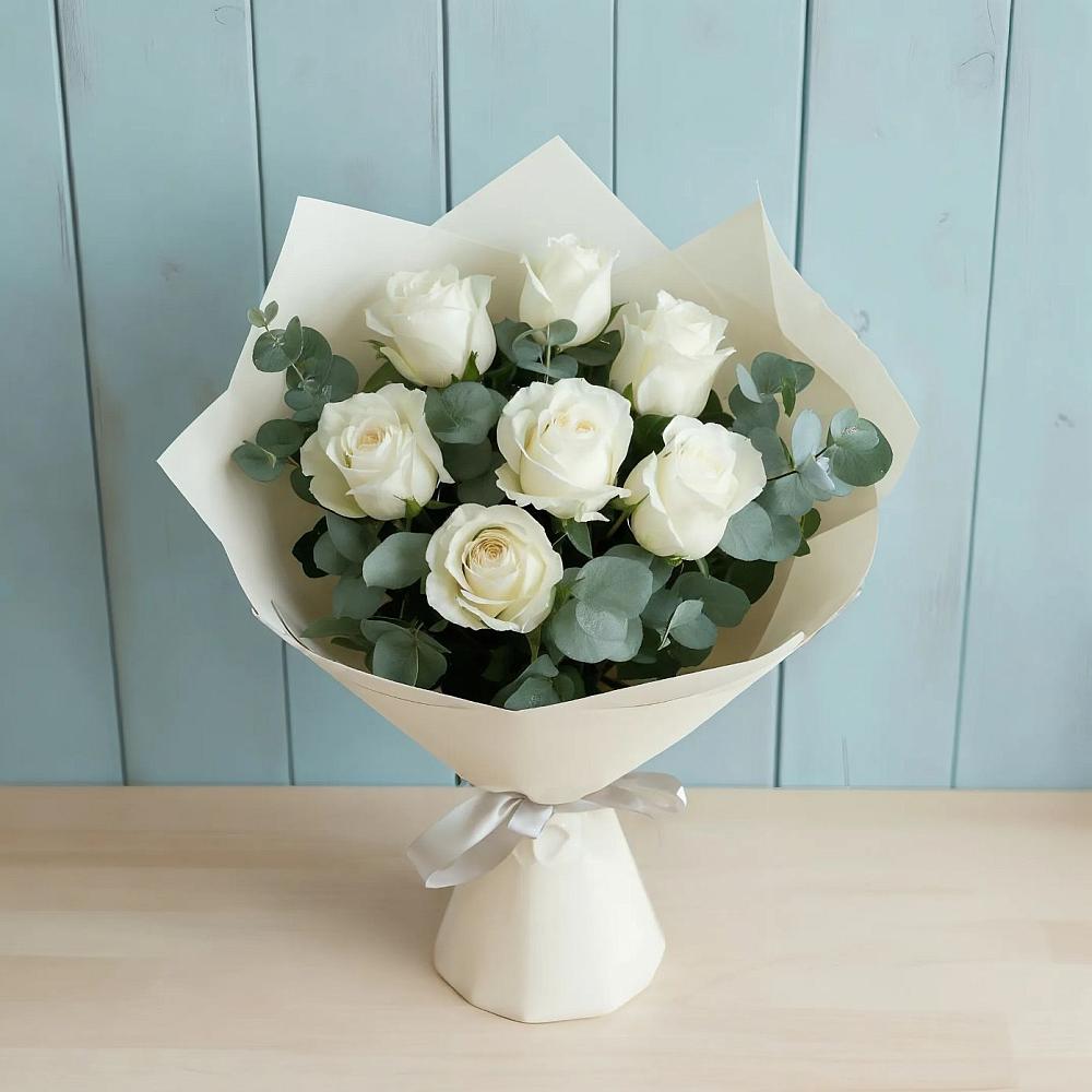 Букет Белые розы в Эвкалипте в Сусанино