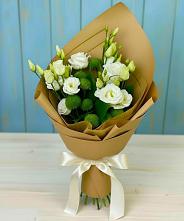 Букет цветов из:  Хризантемы и Лизиантусы в Сусанино