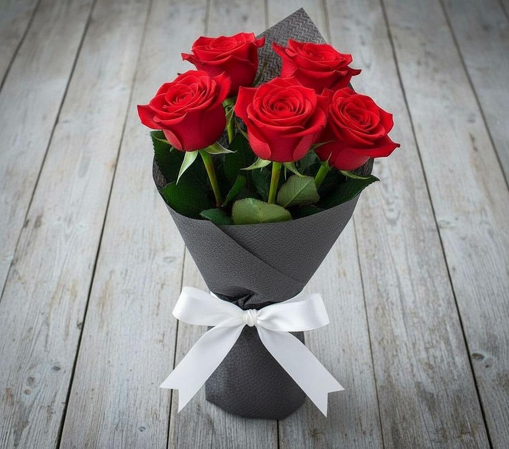 Букет 5 Красных роз Эдлесс Лав в Сусанино