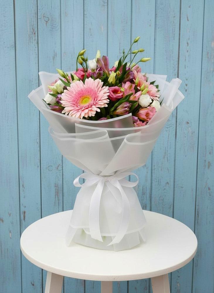 Букет цветов из: Герберы, Альстромерии и Лизиантусы в Сусанино