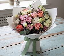 Букет цветов из:  Розы, Лизиантусы и Гвоздики в Сусанино