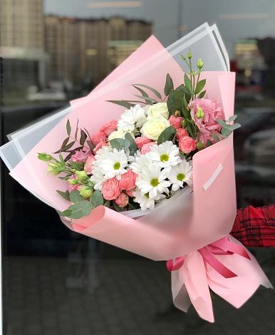 Букет цветов из: Розы, Лизиантусы и Хризантемы в Сусанино