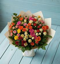 Букет Микс из разноцветных кустовых роз в Сусанино